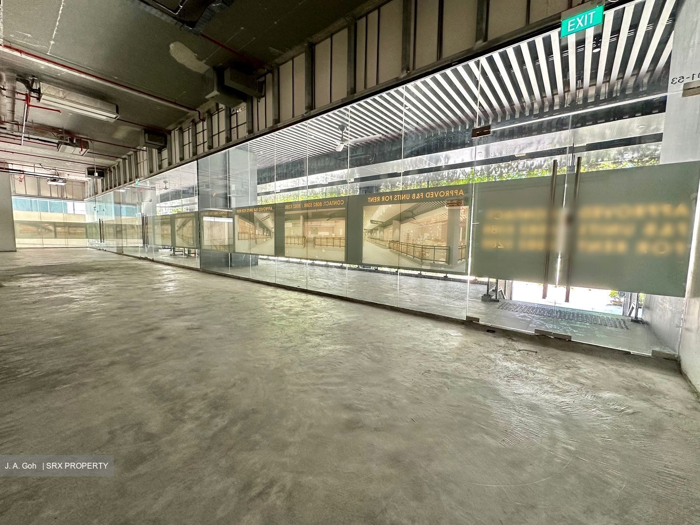 Middle Road (D7), Retail #523110571